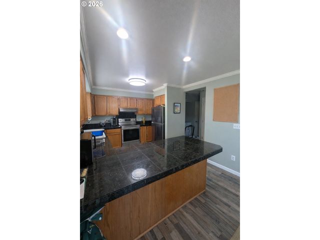 202 Ne RIFLE RANGE St 6, Roseburg, OR 97470