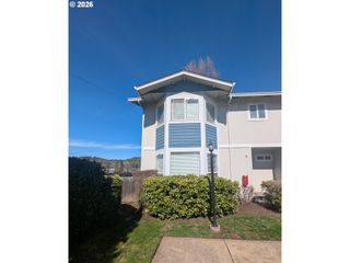 202 Ne RIFLE RANGE St 6, Roseburg, OR 97470