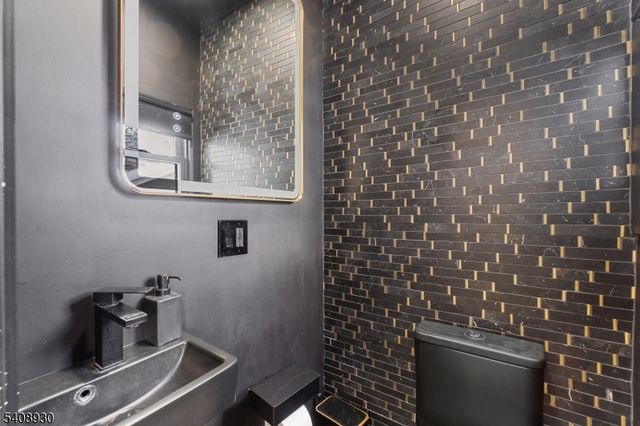 148 Freeman Ave, East Orange City, NJ 07018