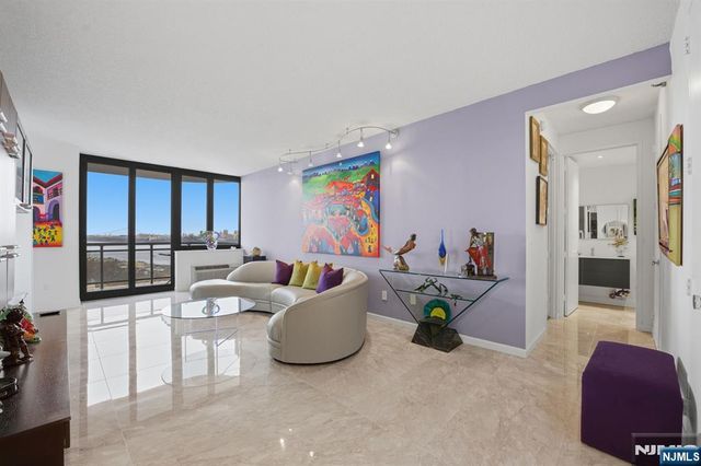 100 Carlyle Drive 6M-N, Cliffside Park, NJ 07010