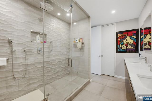 100 Carlyle Drive 6M-N, Cliffside Park, NJ 07010