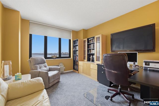 100 Carlyle Drive 6M-N, Cliffside Park, NJ 07010