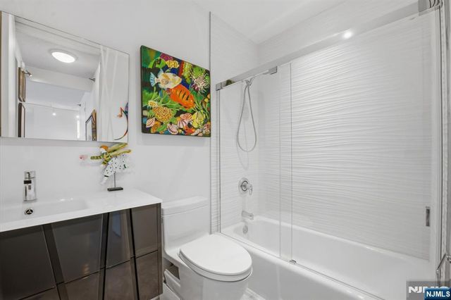 100 Carlyle Drive 6M-N, Cliffside Park, NJ 07010