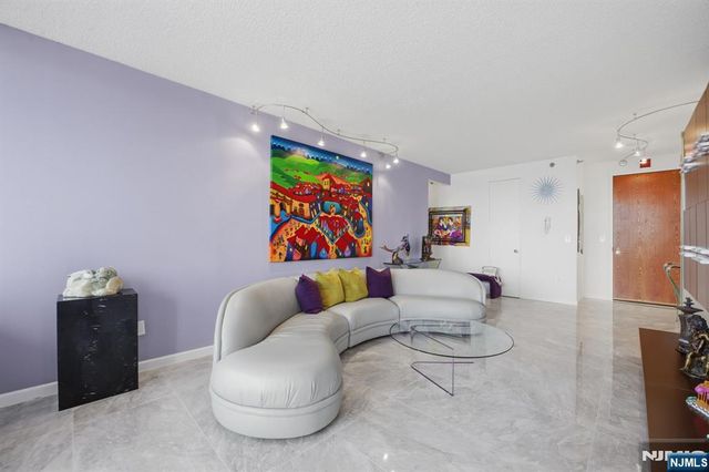 100 Carlyle Drive 6M-N, Cliffside Park, NJ 07010