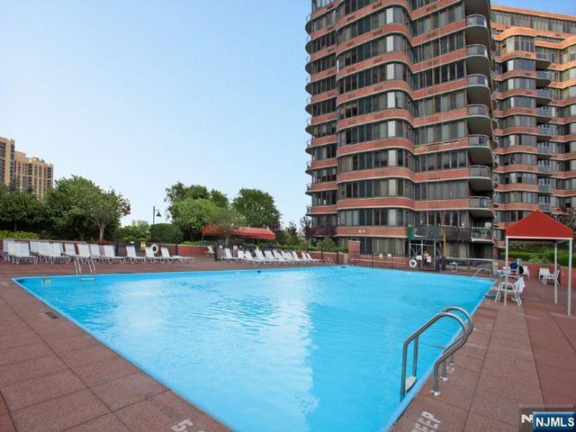 100 Carlyle Drive 6M-N, Cliffside Park, NJ 07010