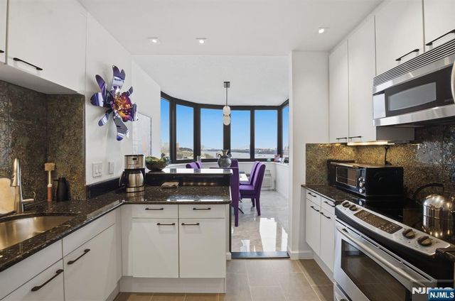 100 Carlyle Drive 6M-N, Cliffside Park, NJ 07010