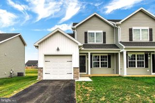 307 MAPLE DR, Hanover, PA 17331