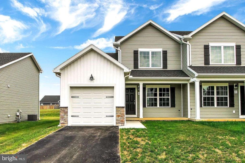 307 MAPLE DR, Hanover, PA 17331
