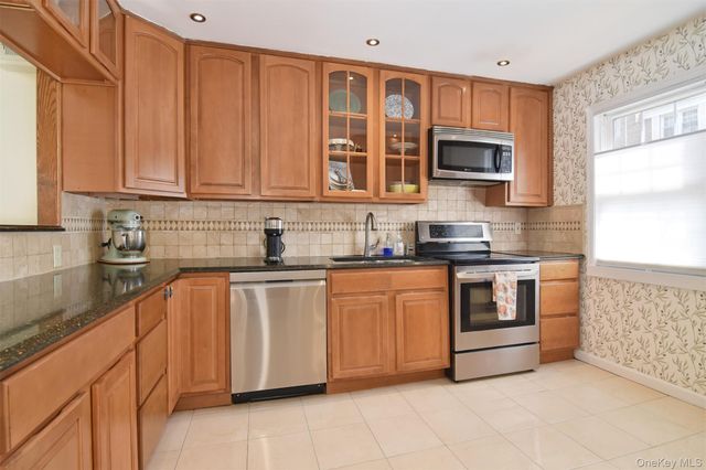 124 Texas Avenue, Bronxville, NY 10708