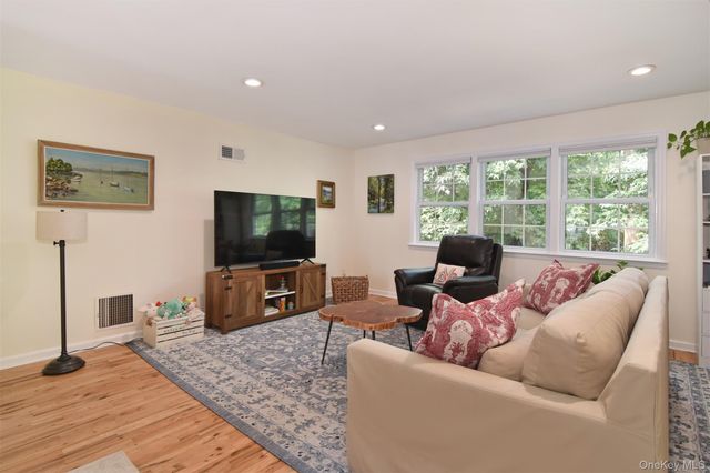 124 Texas Avenue, Bronxville, NY 10708