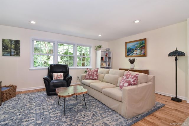 124 Texas Avenue, Bronxville, NY 10708