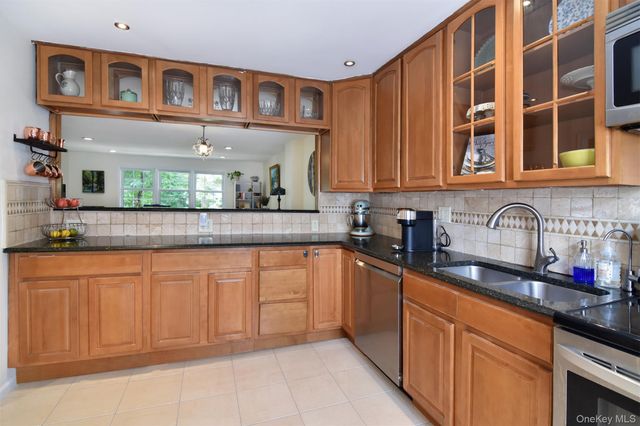 124 Texas Avenue, Bronxville, NY 10708