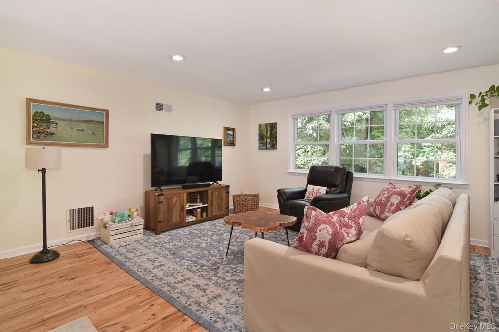 124 Texas Avenue, Bronxville, NY 10708 — photo 3