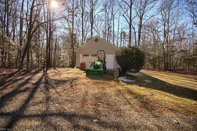 7056 Hunters Pointe DR, Gloucester, VA 23061