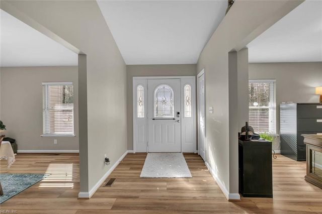 7056 Hunters Pointe DR, Gloucester, VA 23061