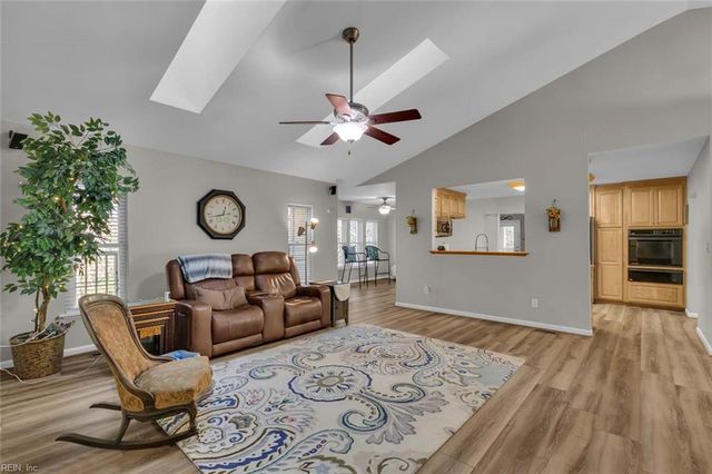 7056 Hunters Pointe DR, Gloucester, VA 23061