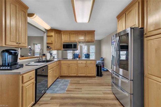 7056 Hunters Pointe DR, Gloucester, VA 23061