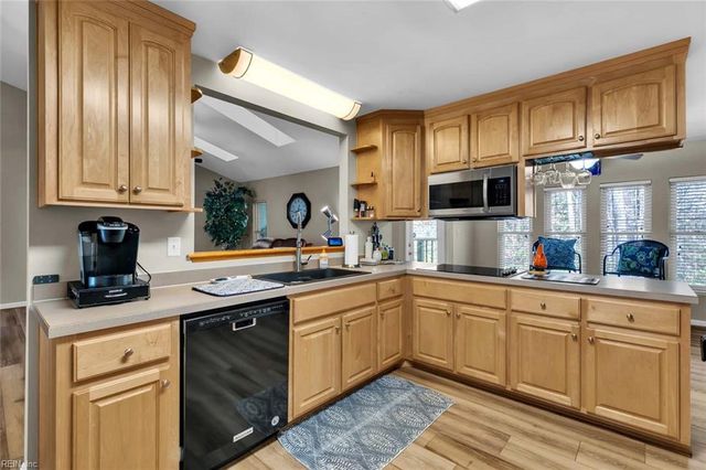 7056 Hunters Pointe DR, Gloucester, VA 23061