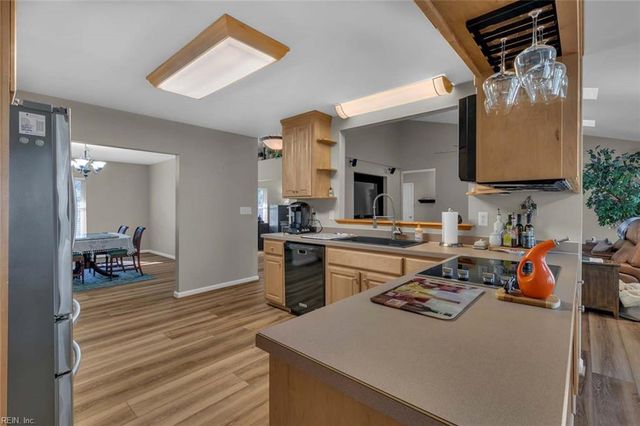 7056 Hunters Pointe DR, Gloucester, VA 23061