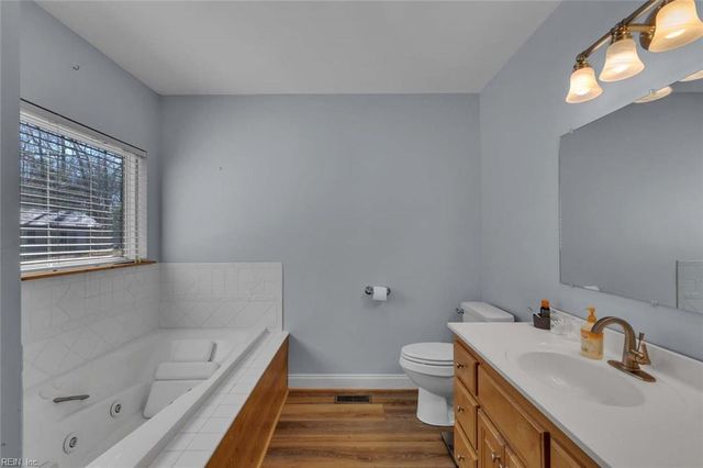 7056 Hunters Pointe DR, Gloucester, VA 23061