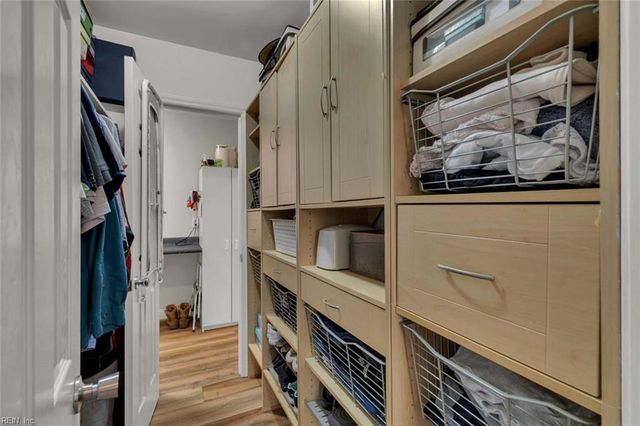 7056 Hunters Pointe DR, Gloucester, VA 23061