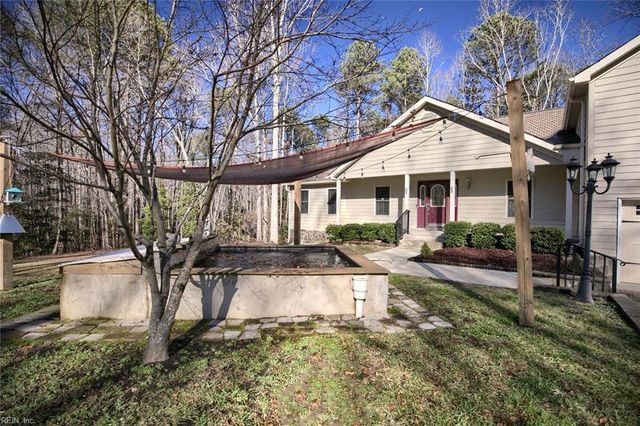 7056 Hunters Pointe DR, Gloucester, VA 23061