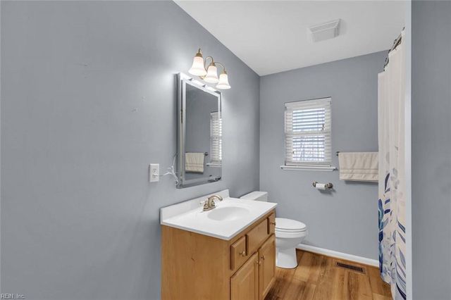 7056 Hunters Pointe DR, Gloucester, VA 23061