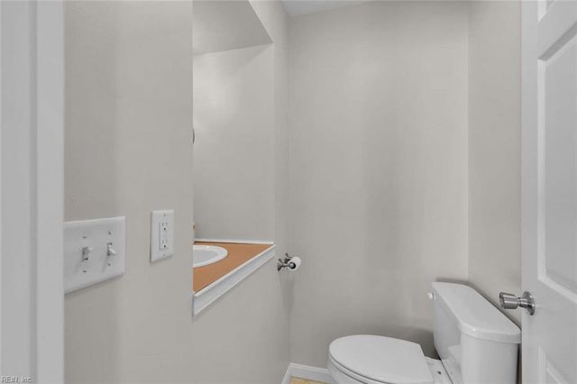 7056 Hunters Pointe DR, Gloucester, VA 23061