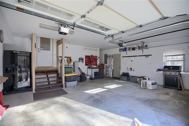 7056 Hunters Pointe DR, Gloucester, VA 23061