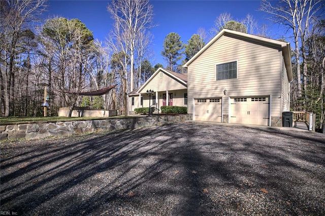 7056 Hunters Pointe DR, Gloucester, VA 23061