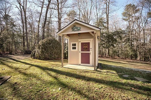 7056 Hunters Pointe DR, Gloucester, VA 23061