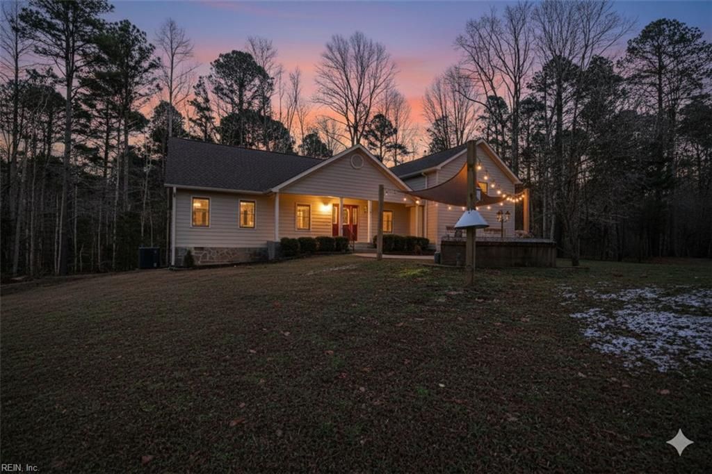 7056 Hunters Pointe DR, Gloucester, VA 23061