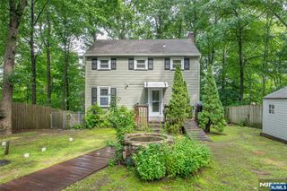 17 Highland Road, Bloomingdale, NJ 07403