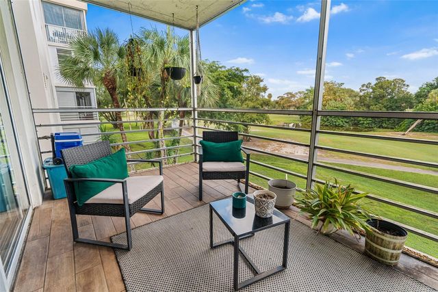 3930 Oaks Clubhouse Drive 304, Pompano Beach, FL 33069