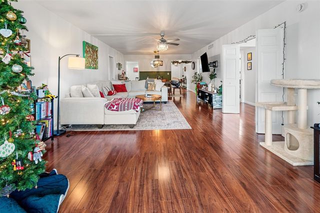 3930 Oaks Clubhouse Drive 304, Pompano Beach, FL 33069