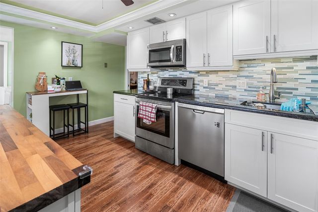 3930 Oaks Clubhouse Drive 304, Pompano Beach, FL 33069