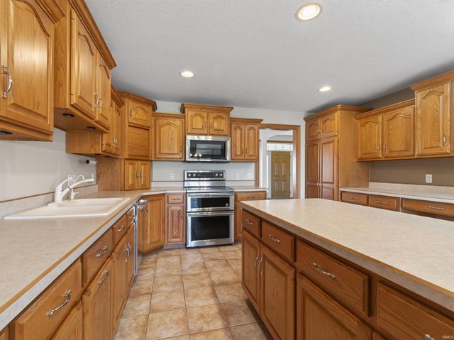1549 E 200 N, Decatur, IN 46733