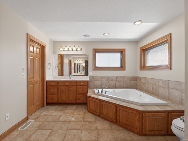 1549 E 200 N, Decatur, IN 46733