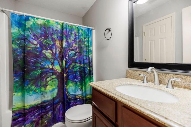 2305 NE 68th Street, Gladstone, MO 64118