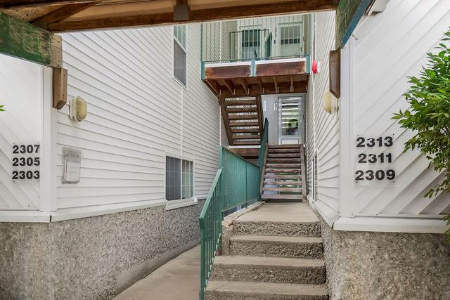2305 NE 68th Street, Gladstone, MO 64118