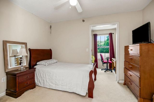 2305 NE 68th Street, Gladstone, MO 64118