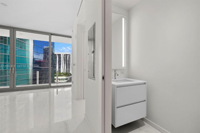 300 Biscayne Blvd Way 1708, Miami, FL 33131