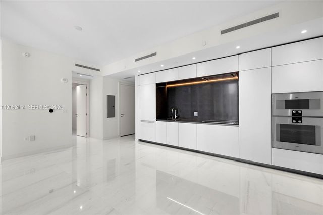 300 Biscayne Blvd Way 1708, Miami, FL 33131