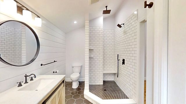 8 Reardon Rd, Hudson, MA 01749