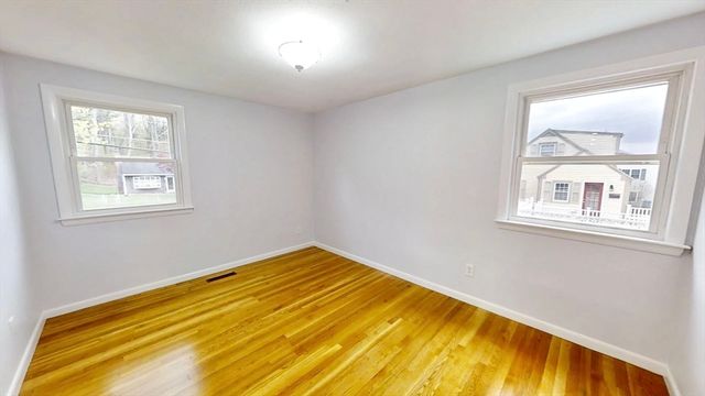 8 Reardon Rd, Hudson, MA 01749