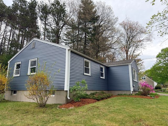 8 Reardon Rd, Hudson, MA 01749