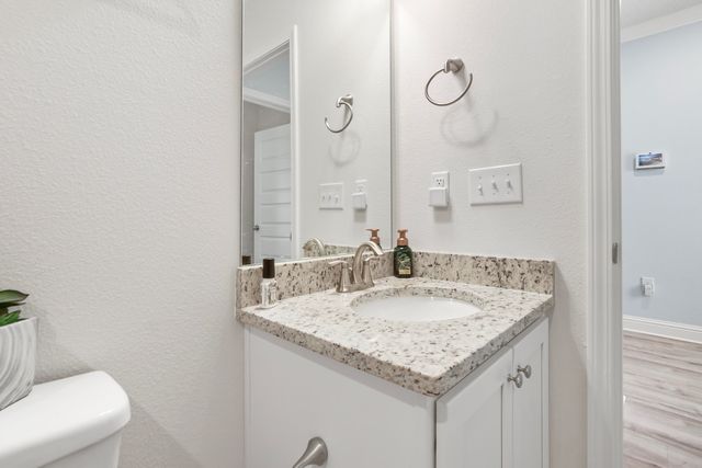 141 Lightning Bug Lane, Freeport, FL 32439