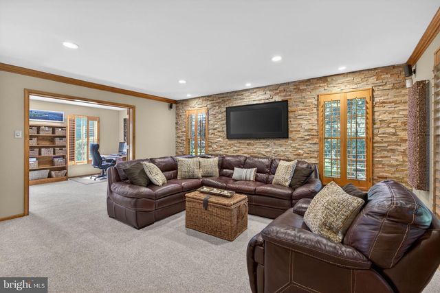 305 COTTONWOOD DR, Langhorne, PA 19047