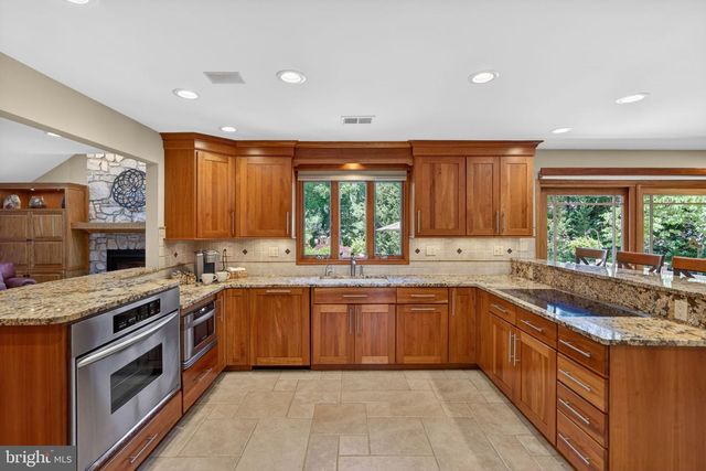 305 COTTONWOOD DR, Langhorne, PA 19047