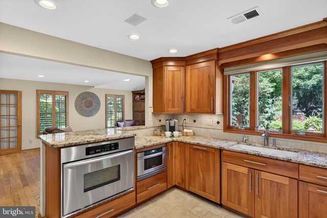 305 COTTONWOOD DR, Langhorne, PA 19047